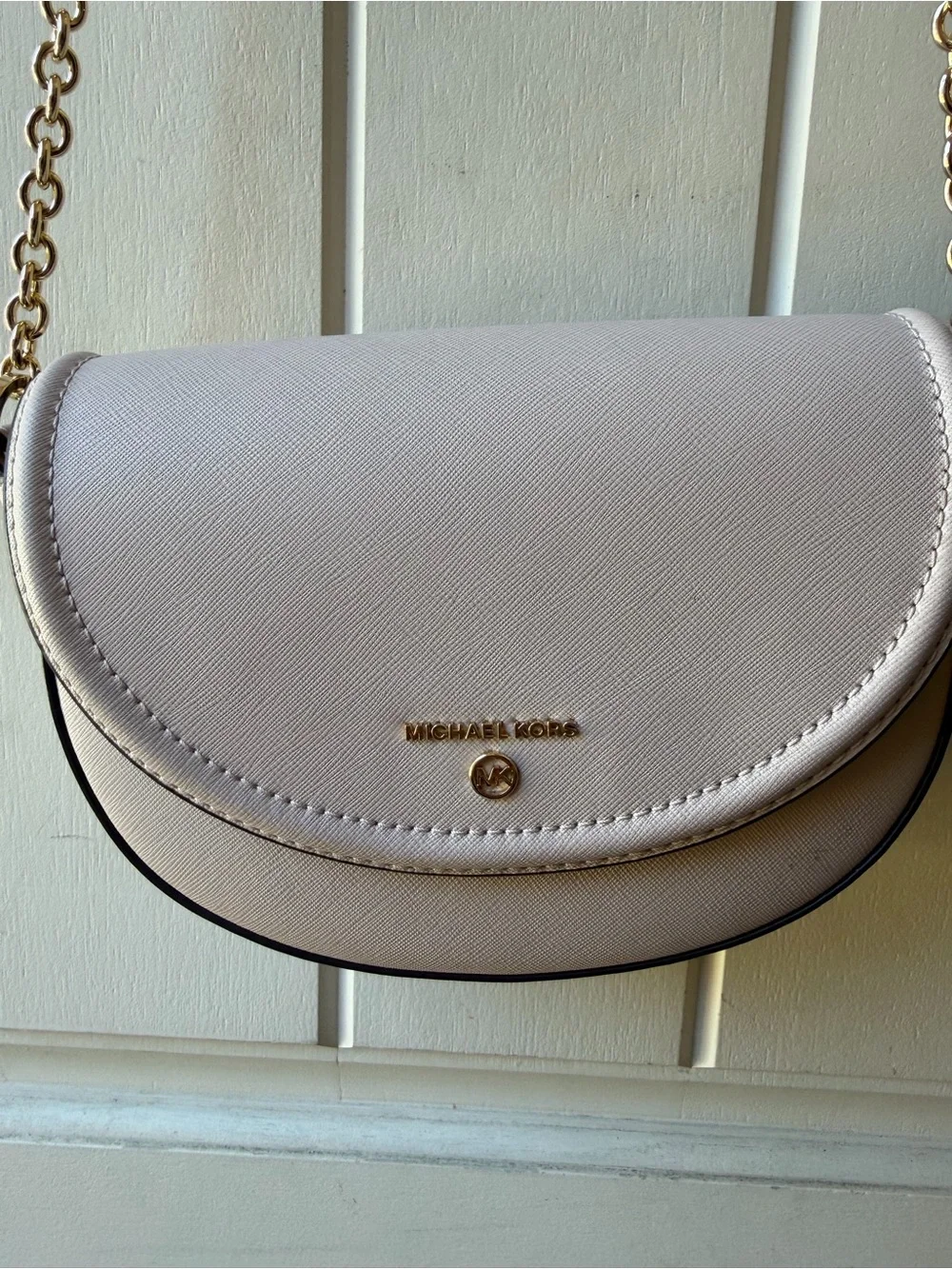kate spade light pink pebble leather crossbody saddle bag with gold chain